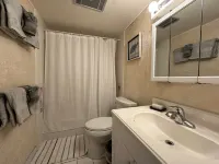 Cozy Condo- 5 min walk to Siesta Key Beach,on Sarasota Bay,heated pool!