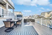 Waterfront w/dock & hot tub, bring your boat/jet ski-5 minutes from beach-LBI!!!