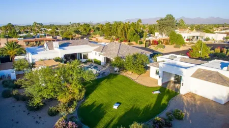 Paradise Valley Villa - 6Br Retreat with Pool, Spa, Pizza Oven & Views