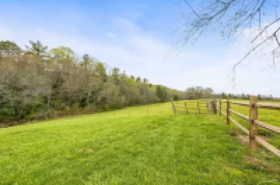 Newly renovated, convenient to area attractions yet very serene