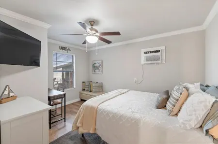 Lakefront retreat, hot tub, firepit, pets