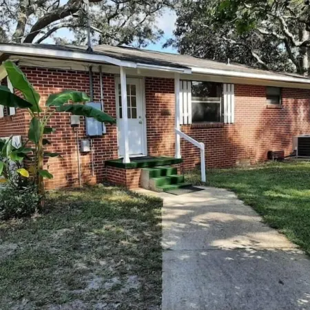 Relaxing 3 BR home close to Water, NAS, Perdido