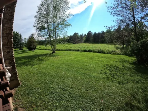 1/2 mile to EVL, Lake, HOT TUB, Pets welcome