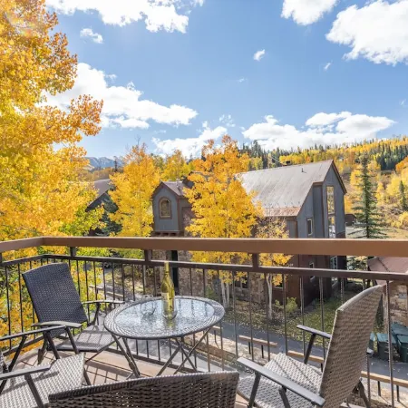 Ski In/Out/LIfts 1&10 steps awayTRUE 2BR/2BA+LOFT+ATTACHED HEATED GARAGE+Balcony