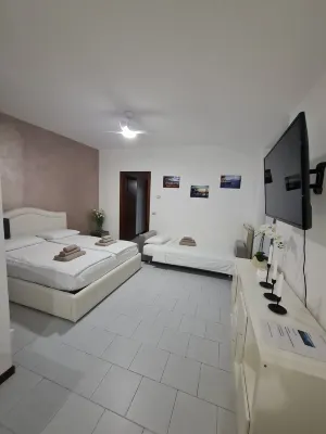 House Amelia Lake Maggiore. Hotels near Chiesa S.Stefano