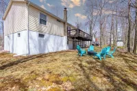 Huge Getaway Home with Gameroom, Arcades, Firepit Hotels in Coolbaugh Township