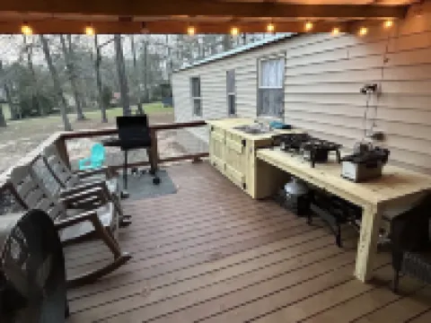 TWIN PINES Toledo Bend Camp with plenty of boat parking in quiet neighborhood