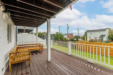 Modern 3-bedroom 3 bathroom Retreat Отели рядом с достопримечательностью «Университет Вирджиния Коммонуэлт»