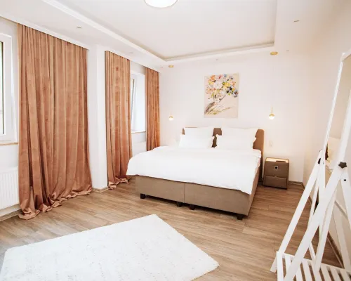 Comfortable, newly renovated apartments with a view of the Moselle Hotéis em Zell
