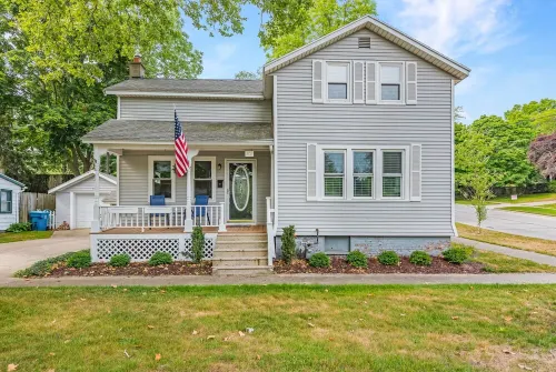 5-Star Reviews, Remodeled & Centrally Located! One Of The Best Properties In GH!