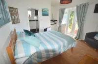 The St Clares Hideaway is a couples retreat with sea view Hotels in Ventnor