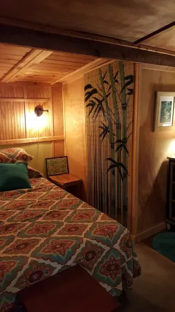 Sweet Suite 3 Minutes to  Dupont State Forest!  Take a Hike or Bring Your Bike! Отели в г. Краб Крик