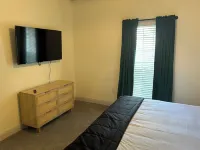 Houndstooth Heaven - half mile from Bryant Denny Stadium Отели в г. Таскалуса