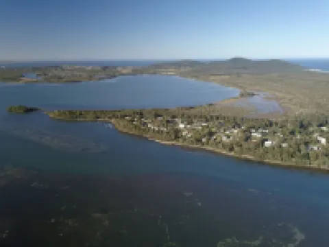 Absolute lake front - lie in bed & listen to the fish jump!