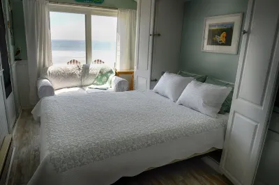 Moody Beach Front Studio Cottage WIFI Hotels near Long Sands Beach