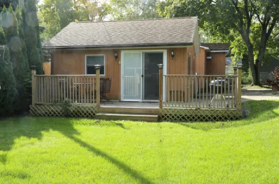 Great Dates Available. Cute and Affordable for 2-  CLOSE TO 2 BEACHES AND TOWN.