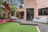 LUXE THIRROUL RESORT HOME, POOL, SPA, HOME THEATER ROOM SLEEPS 12 Hotels in Thirroul