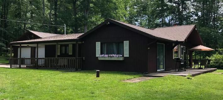 FernRockCabin- A Peaceful getaway in the Laurel Highlands of PA Hotels in Fayette County