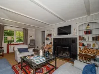 Two Bedroom Cottage Close To Town