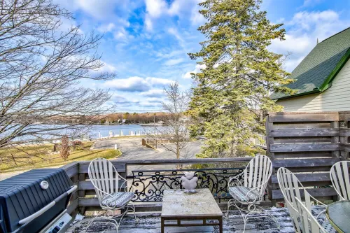 Exceptional Harborfront  Chef's Kitchen Great deck/harbor views