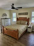 RiverView Cabin 2 Bedroom/1 Bath, Deck w/Hot Tub & Beautiful View/Fire Pit/Grill