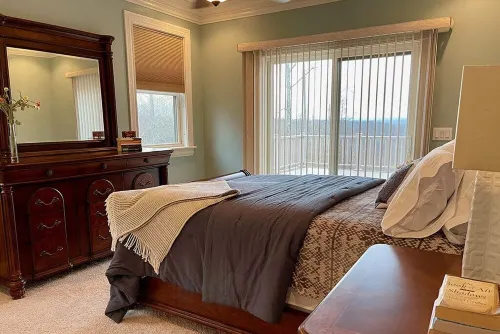 Creekview Manor - Dale Hollow Lake with amazing views only minutes to docks Hotels in Cumberland County