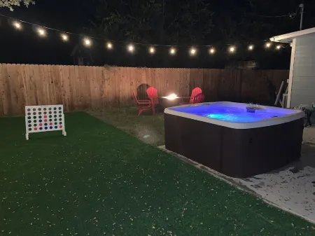 NEW-The Bluebird- Bungalow w/ Spa & Outdoor Living