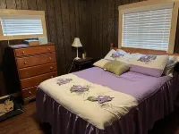 Cabin with Hot tub. Close to Higgins Lake