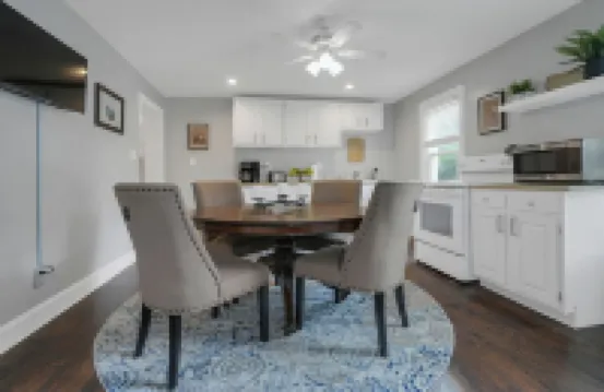 Huckleberry Haven: 4-bedroom Luxury Apartment