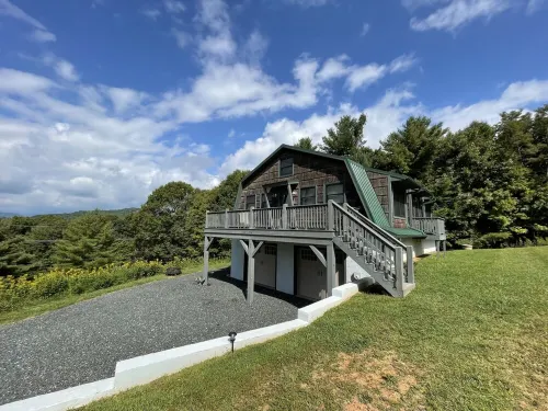 Escape to the Clouds: The Berry Barn Awaits You!