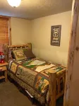Cozy Creekside Cabin