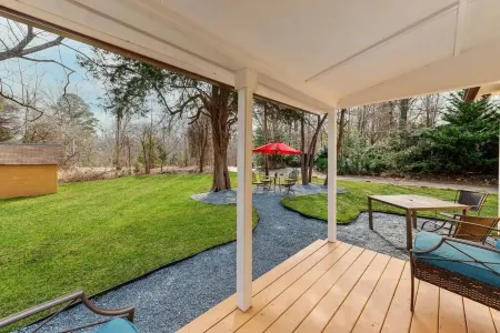 Near Downtown Waxhaw Mellow Yellow Suite A