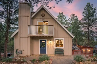Pet Friendly Mountain Getaway w/ Hot Tub & Game room Отели рядом с достопримечательностью «Слотерхаус Трейл Хед»