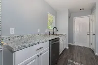 Cheerful 3 bedroom house near downtown and close to hospitals