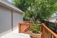Perfect Getaway @ Cwe- Entire Home + Free Parking Near Fox, Universities & More! - Bungalows
