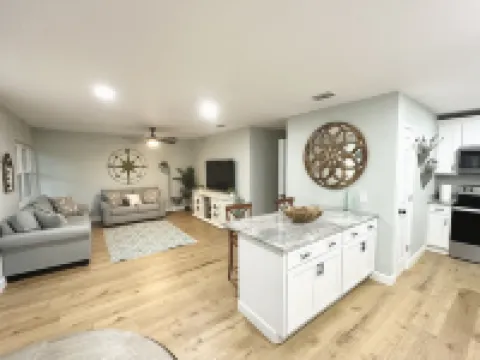 Milton's Remodeled Cozy Retreat- 30min to Beaches and 4 min to Blackwater River Hoteles en Milton