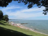 Lake Erie Escape! Lake Views, Private Beach, 20 min to Cedar Point + Jet Express