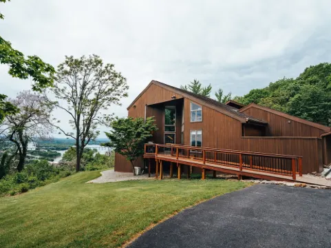 Mountain Retreat  ★ HEATED POOL ★  Amazing Views! Hotels in Susquehanna Township