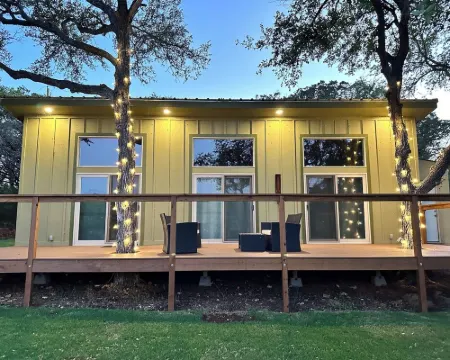 Newly Built Lakefront Getaway! Your Perfect Escape Awaits You @ Deer Creek Cabin Hotels in Stephens County