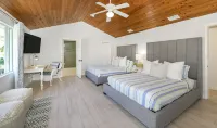 Waterfront, 100ft Dock, Kayaks, Bikes, Pool, Hot Tub, Basketball & Pickleball
