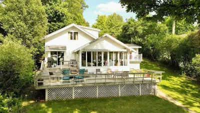 Seven Oaks — Lakefront Cottage on Owasco Lake — Large Beach with Stunning Views