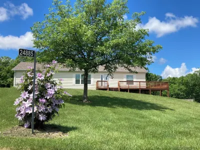 Family-Friendly Home. Sleeps 14.  Just minutes away from Mark Twain Lake.