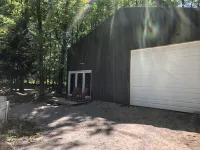 Hockey Room - Sleeps 7, Two TVs & Wooded Trails