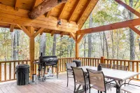 Epic Cabin 5 Miles from Hocking Hills Park.  Hot Tub, Sauna, Arcade and more!