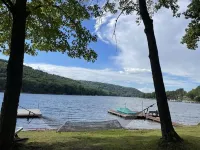FletchersCove-DeepCreekLake-PrivateDock-HotTub Hotels in McHenry