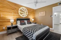 Scottsdale Paradise! Basketball, Heated Pool, Golf