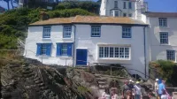 Stunning house right by the sea, spectacular far reaching sea views in Polperro