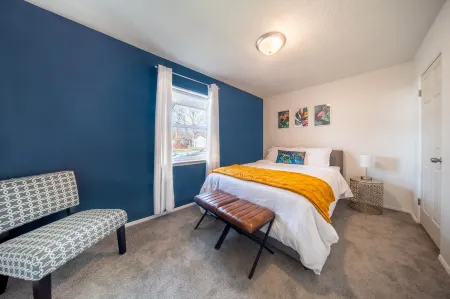 Dog-Friendly Retreat Near Wineries/Spire/GOTL