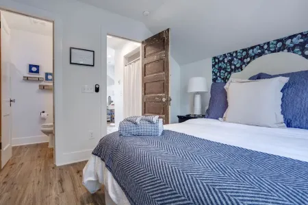 The Rose Garden Retreat - NC State /Cameron Village/PNC Park