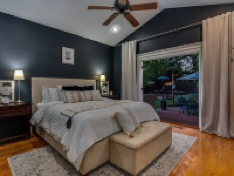 Gourmet Kitchen in Wine Country w/Hot Tub + Office Hotels in Windsor